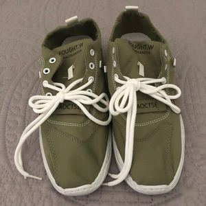 Men’s Casual Green Lace-up shoes - never worn. Size 10-1/2 or 11
